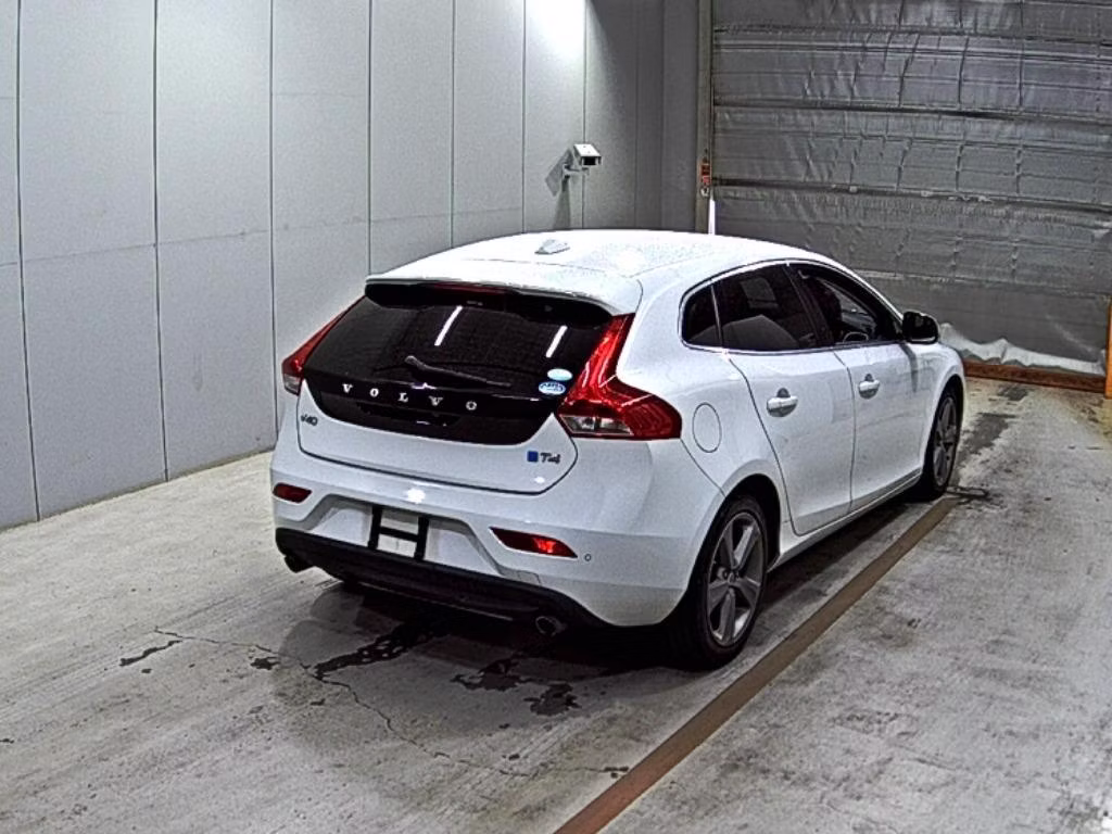 VOLVO V40