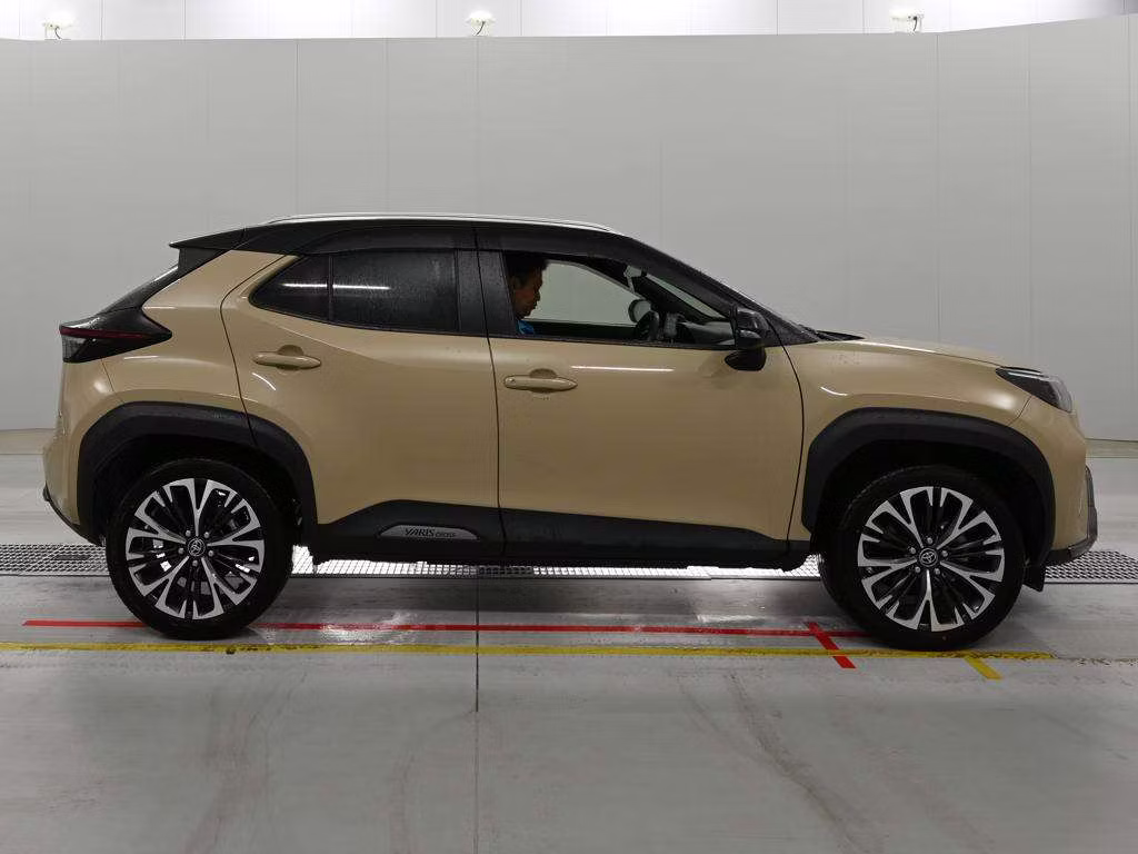 TOYOTA YARIS CROSS