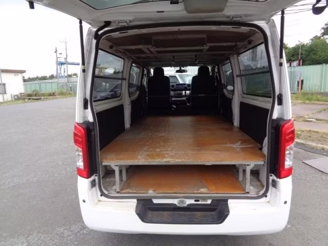 NISSAN NV350 CARAVAN