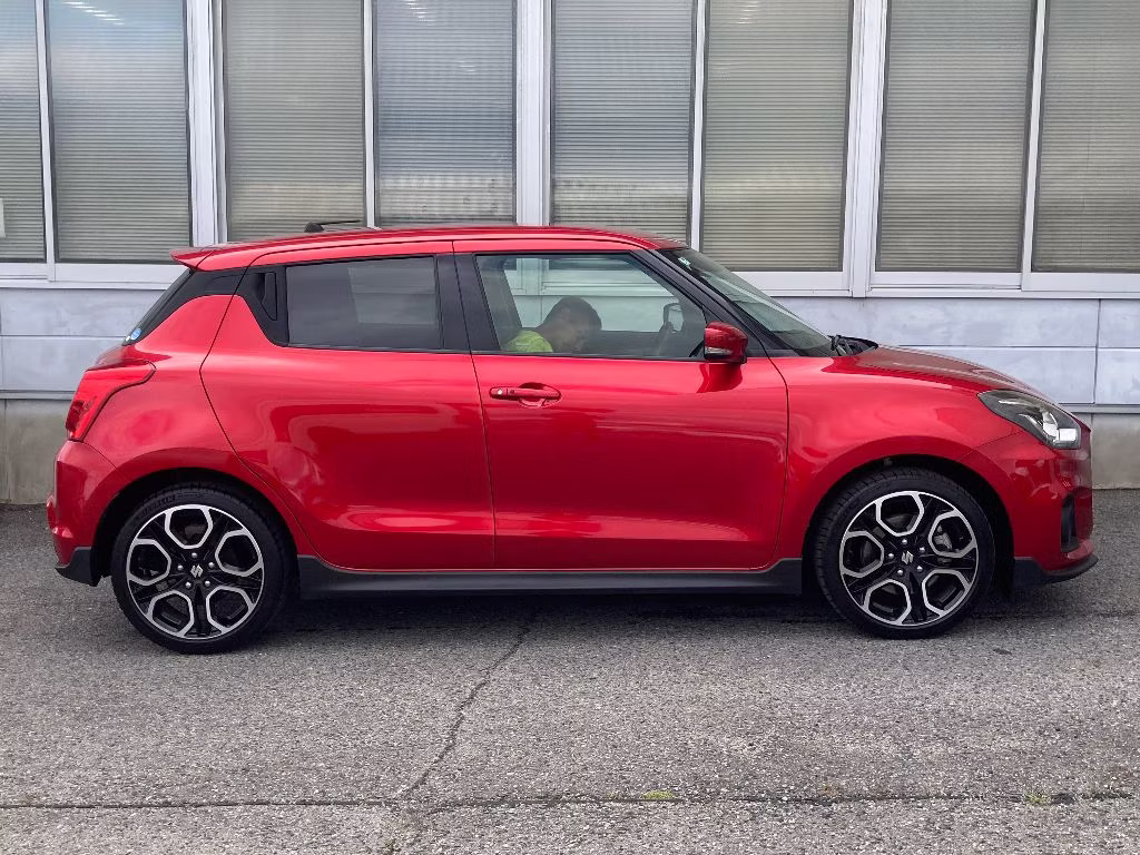 SUZUKI SWIFT