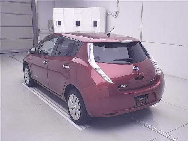 NISSAN LEAF