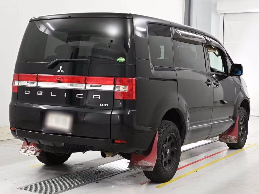 MITSUBISHI DELICA D:5