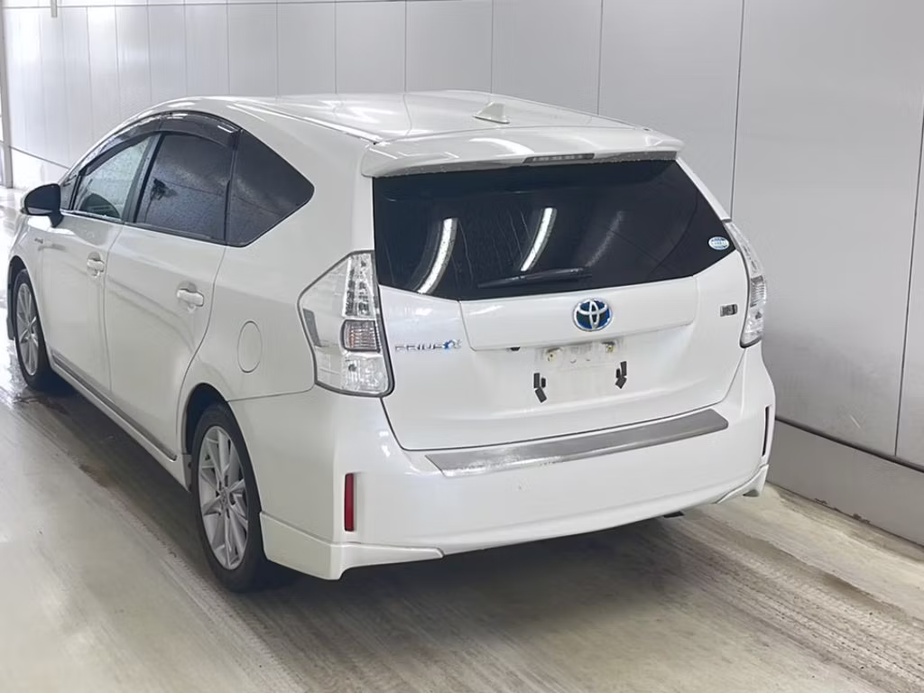 TOYOTA PRIUS ALPHA