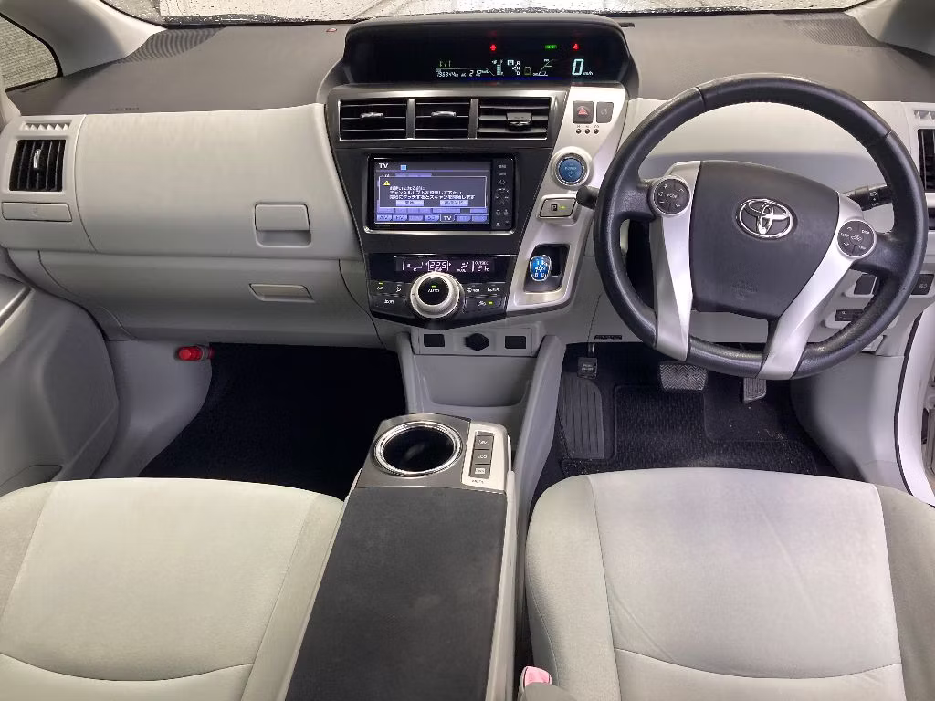 TOYOTA PRIUS ALPHA
