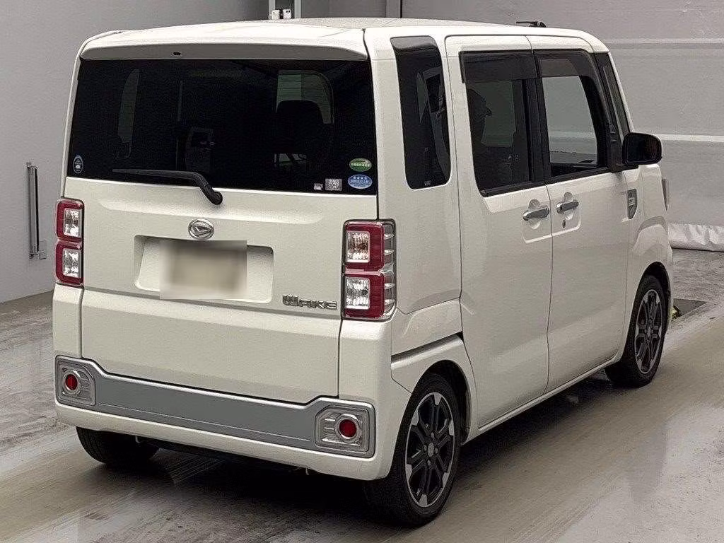 DAIHATSU WAKE