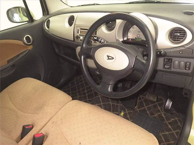 DAIHATSU MOVE LATTE