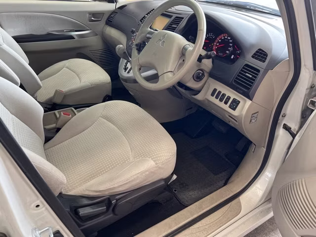 MITSUBISHI GRANDIS