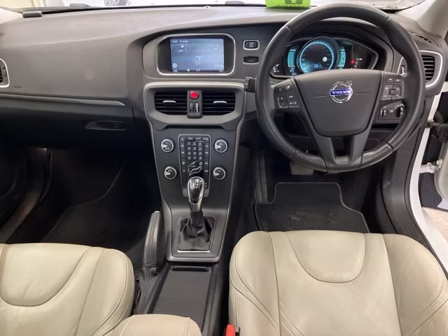 VOLVO V40