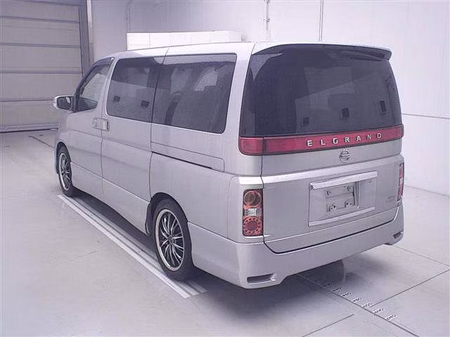 NISSAN ELGRAND