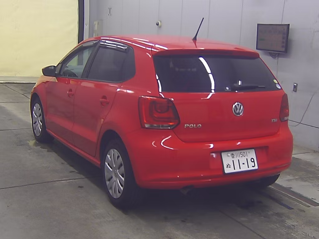 VOLKSWAGEN POLO