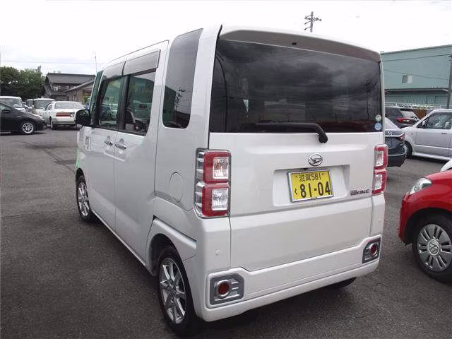 DAIHATSU WAKE