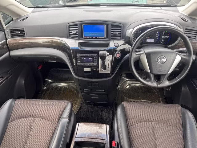 NISSAN ELGRAND