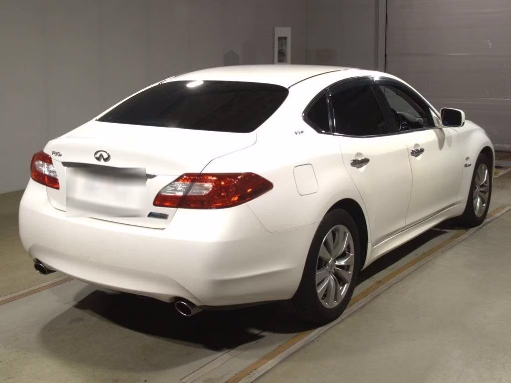 NISSAN FUGA