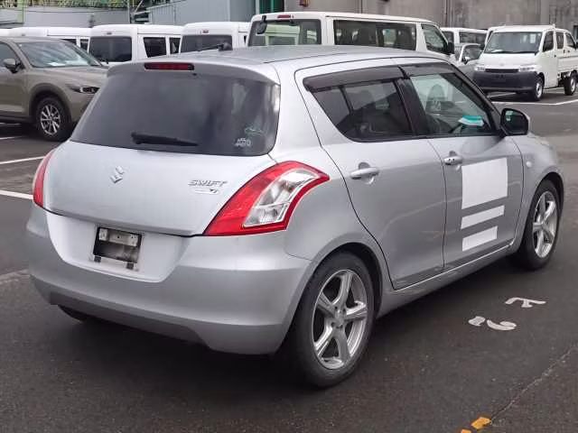 SUZUKI SWIFT