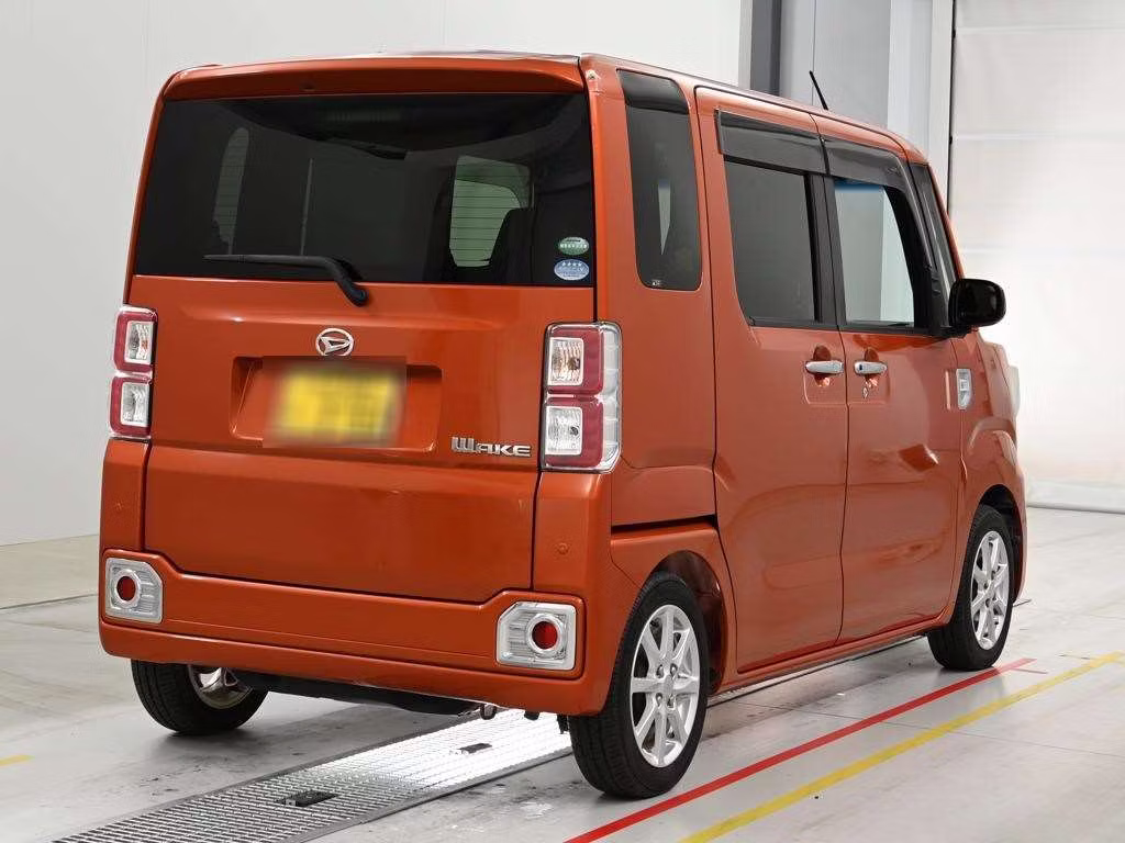 DAIHATSU WAKE