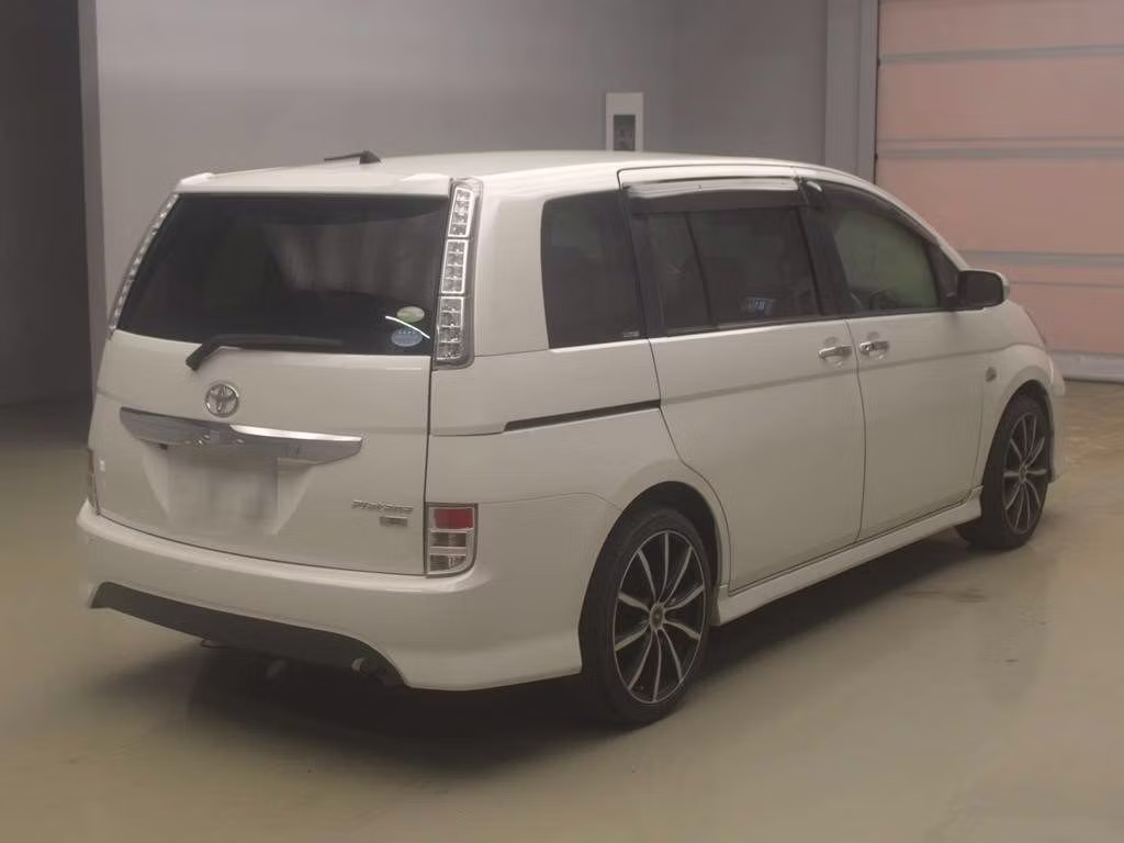 TOYOTA ISIS