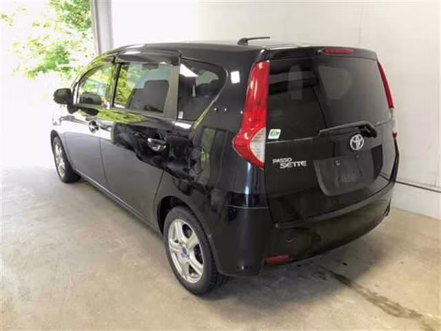 TOYOTA PASSO SETTE