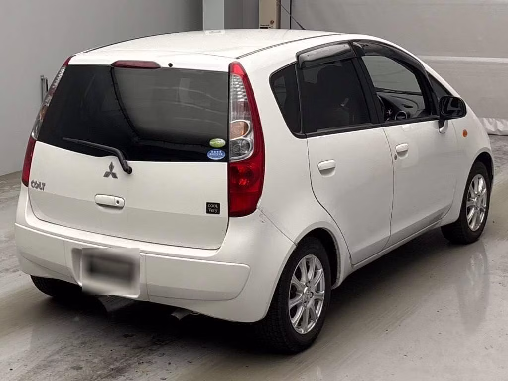 MITSUBISHI COLT