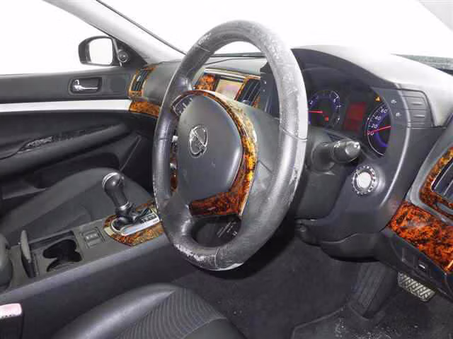 NISSAN SKYLINE