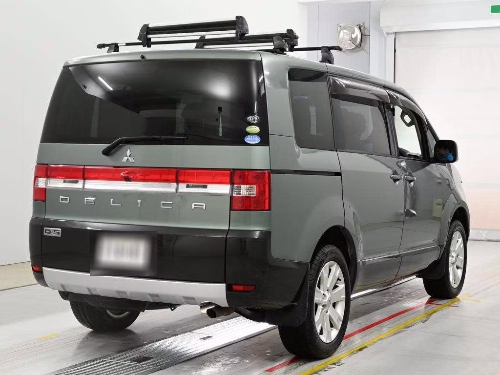MITSUBISHI DELICA D:5