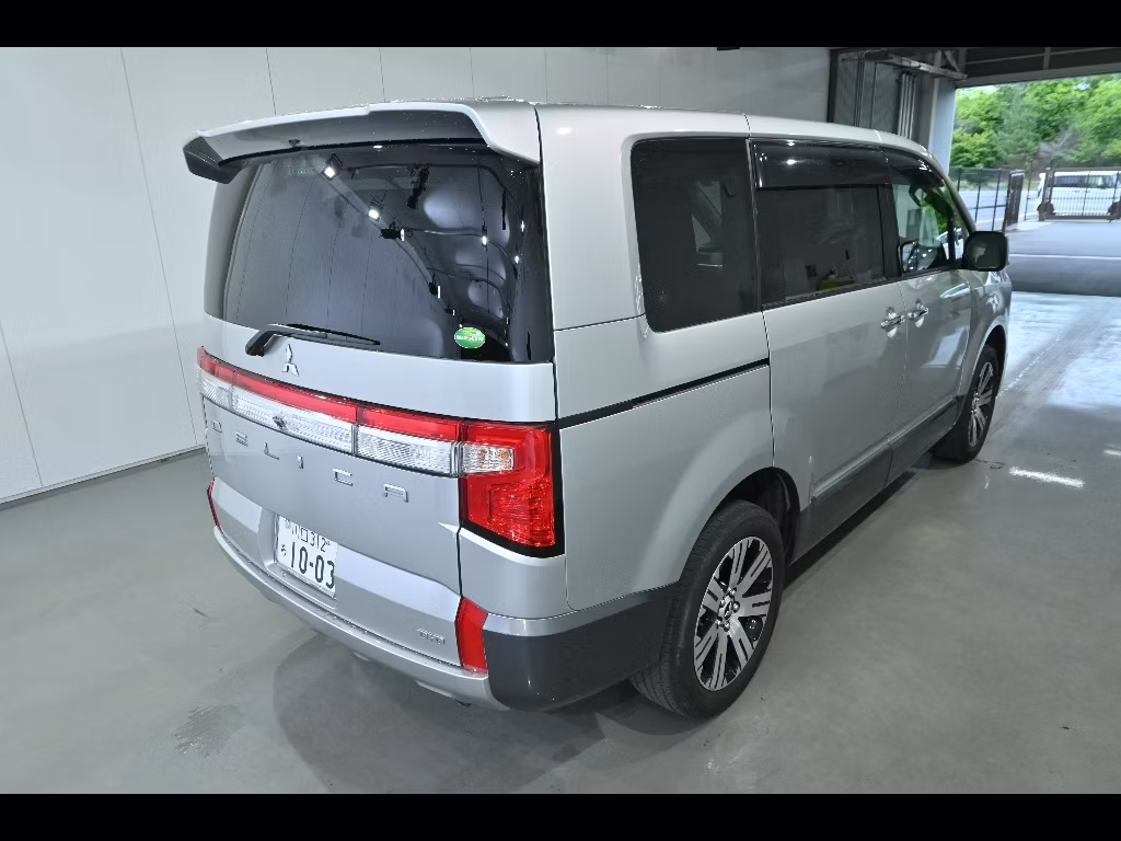 MITSUBISHI DELICA D:5