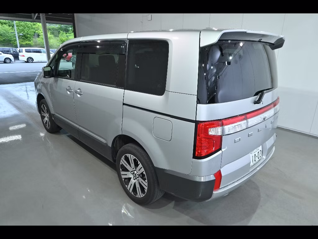 MITSUBISHI DELICA D:5