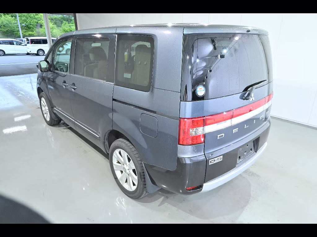 MITSUBISHI DELICA D:5