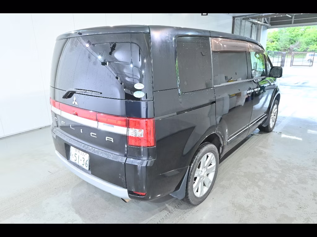 MITSUBISHI DELICA D:5