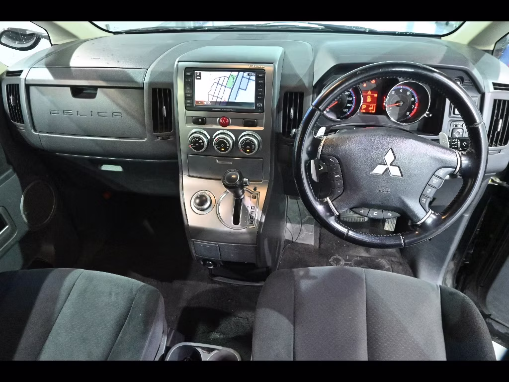 MITSUBISHI DELICA D:5
