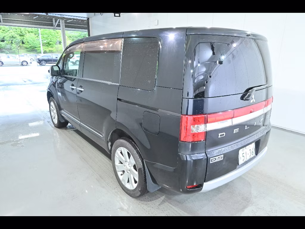 MITSUBISHI DELICA D:5