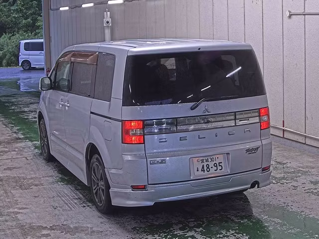 MITSUBISHI DELICA D:5