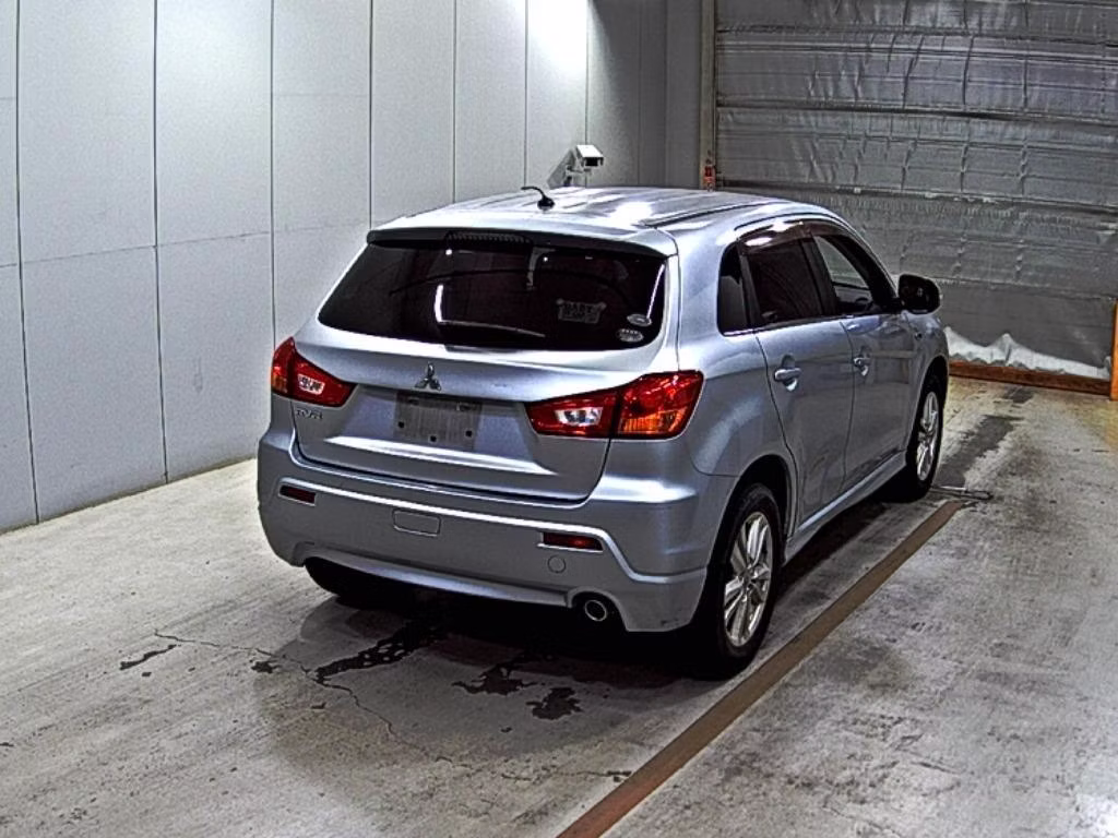 MITSUBISHI RVR