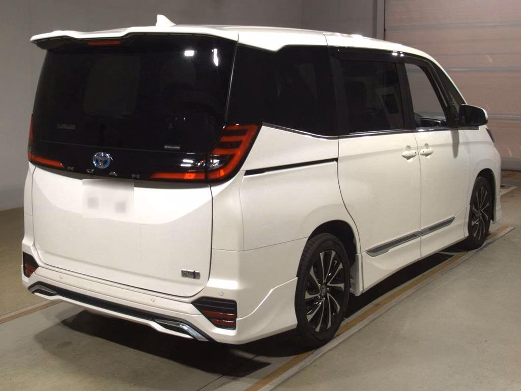 TOYOTA NOAH