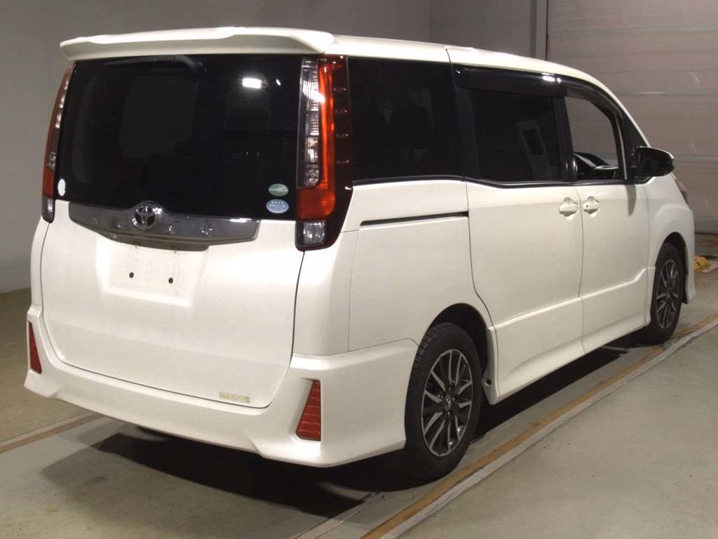 TOYOTA NOAH