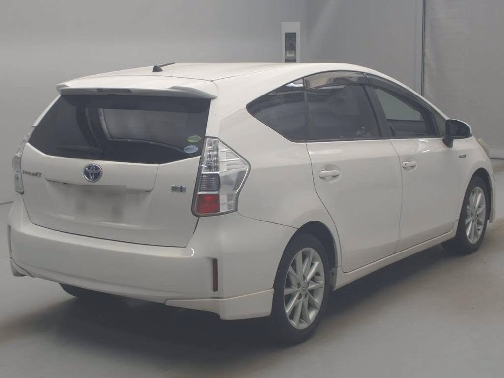 TOYOTA PRIUS ALPHA