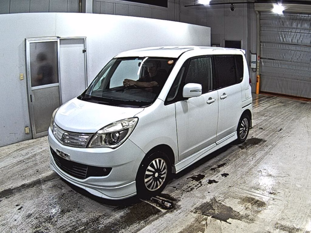 MITSUBISHI DELICA D:2