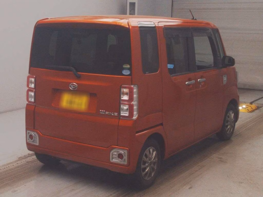 DAIHATSU WAKE
