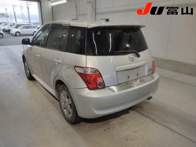 TOYOTA IST