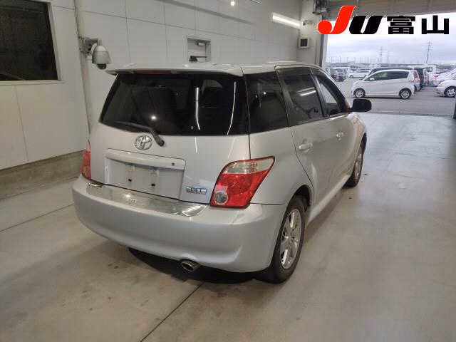 TOYOTA IST