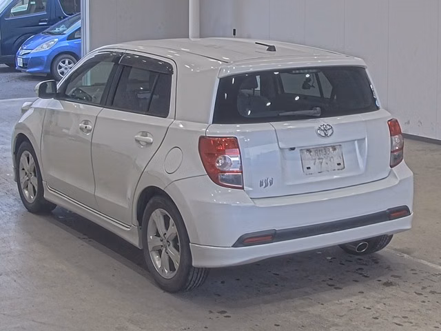 TOYOTA IST