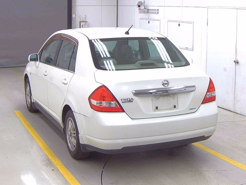 NISSAN TIIDA LATIO