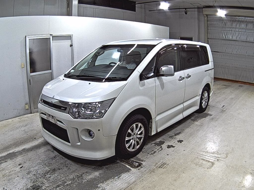 MITSUBISHI DELICA D:5