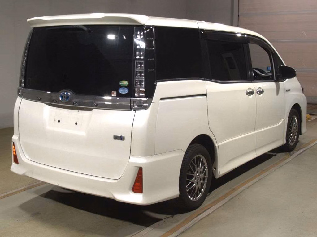 TOYOTA VOXY