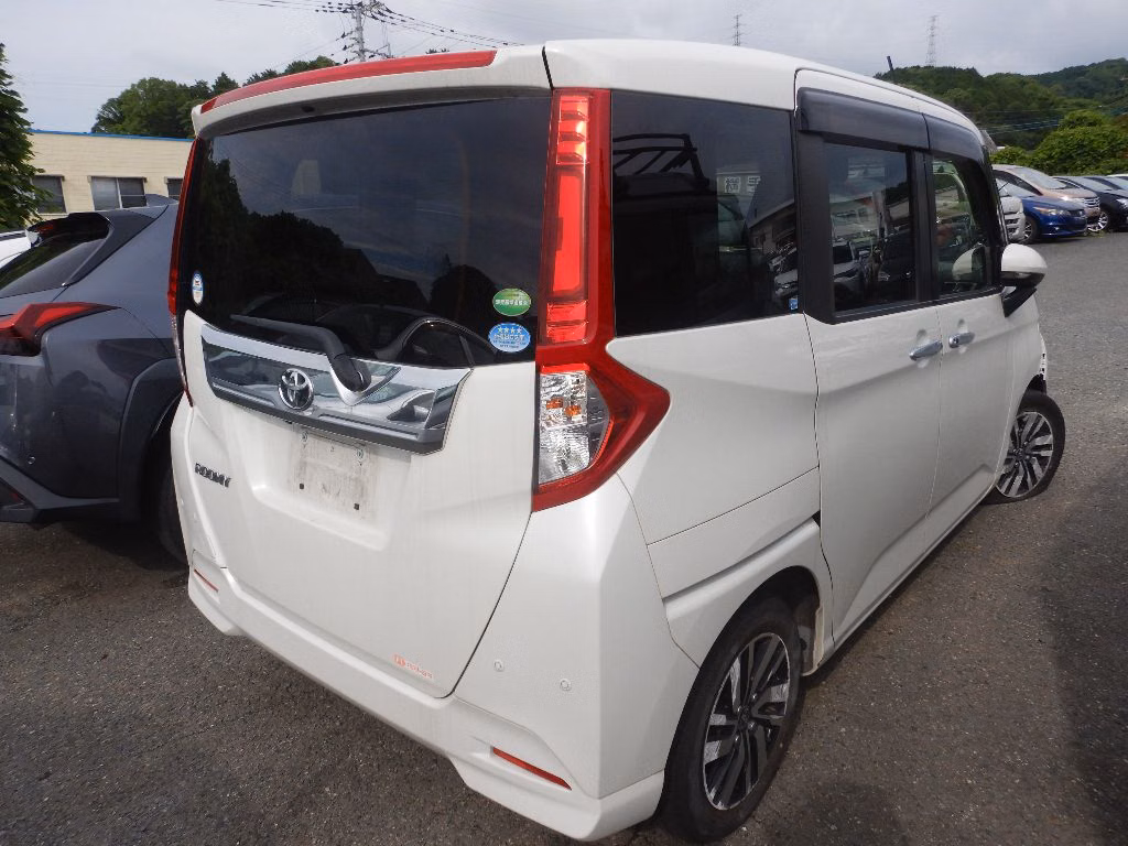 TOYOTA ROOMY