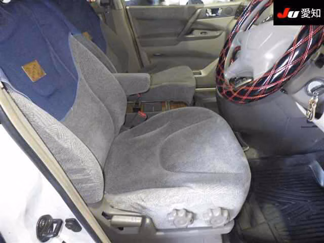 MITSUBISHI RVR
