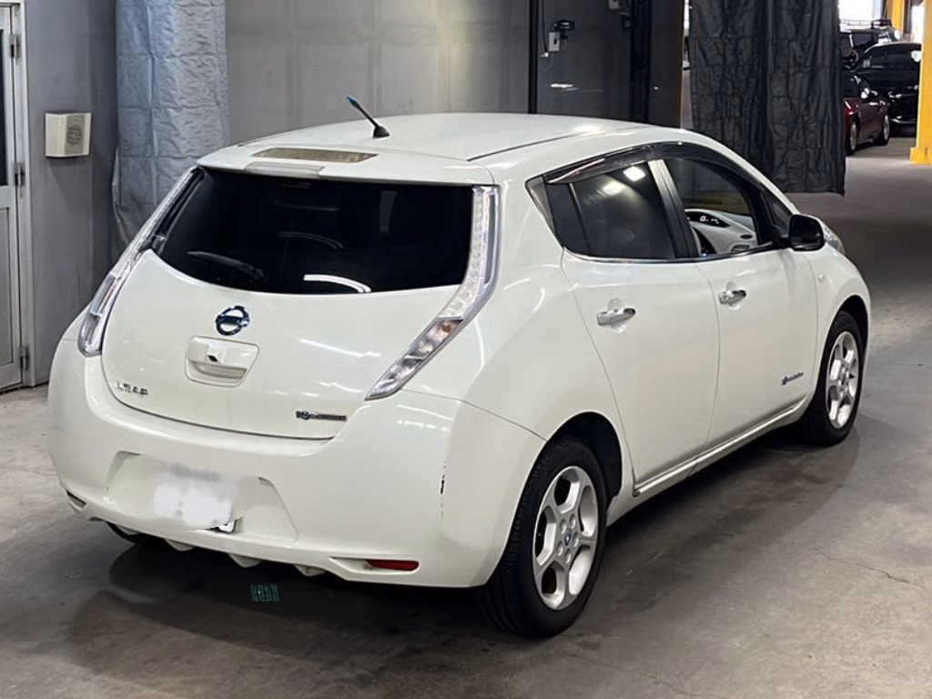 NISSAN LEAF