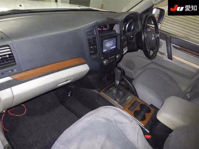 MITSUBISHI PAJERO