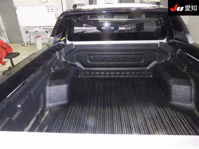 MITSUBISHI TRITON