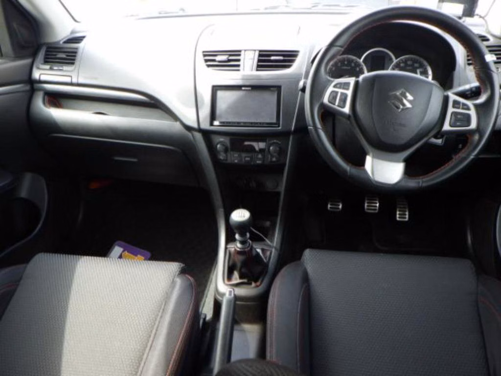 SUZUKI SWIFT