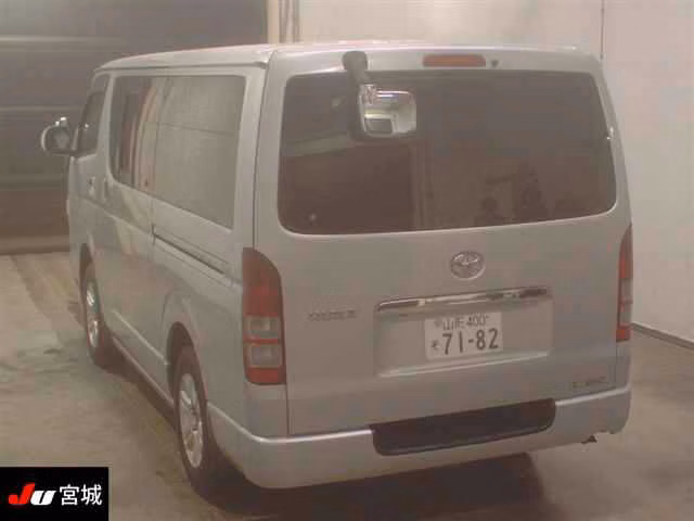 TOYOTA REGIUS ACE